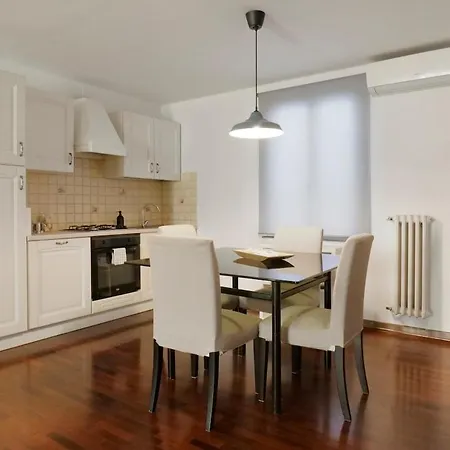 Yema Amphitheater 93-lucca Apartman
