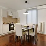 Yema Amphitheater 93-lucca Apartman